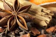 7236987-mulling-przyprawy-korzenne-w-tym-anya-u-gwiazdkowatego-cynamon-sztyfty-goa-dziki-i-suszone-pomaraa--