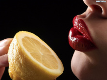 119754_namietne-usta-polowka-cytryny
