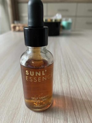 Test redakcyjny kropelek samoopalających do twarzy Sunl' Essence marki Onyx