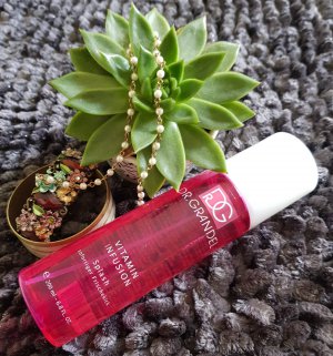 Test redakcyjny witaminowej mgiełki nawilżającej z aloesem - Vitamin Infusion Splash Dr. Grandel